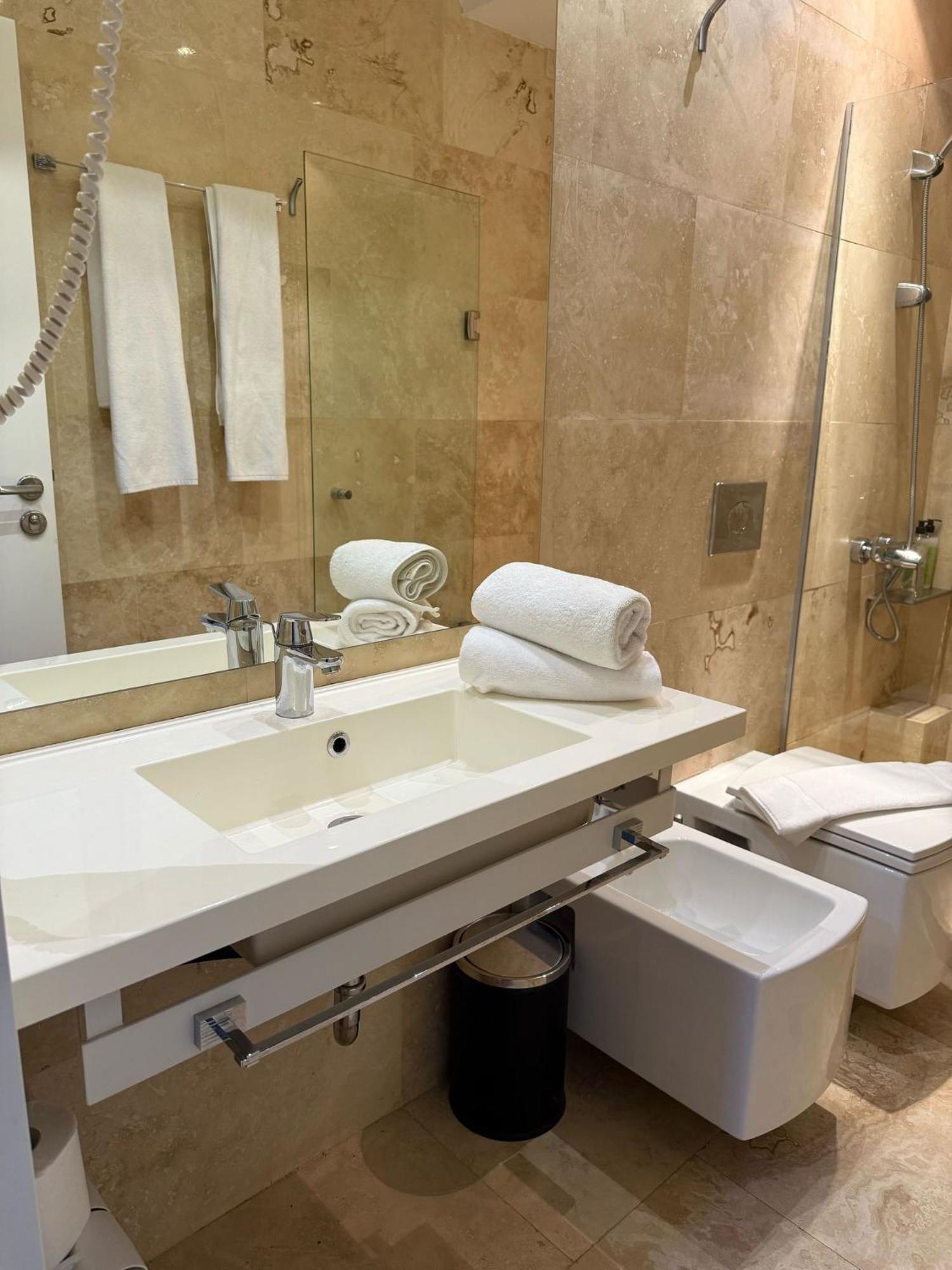 Hotel Kanyon Sofia Bagian luar foto